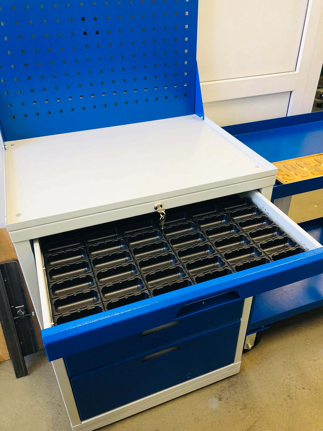 ER-00022563 Тумба инструментальная ERGO XM 06.2 900x700x550 мм